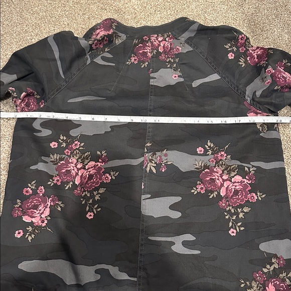Size small jacket - Picture 2 of 2